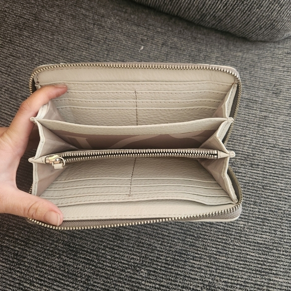 Vintage Leather Banana Republic Cream Women's Wallet - Picture 7 of 9